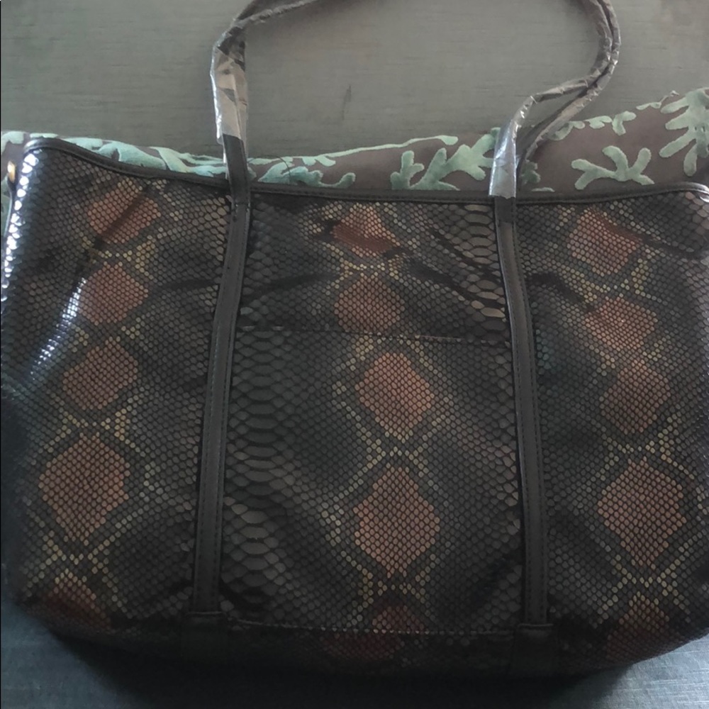 Python Snake Textured Embossed Tote & Pouchette-Boutique - Picture 10 of 10